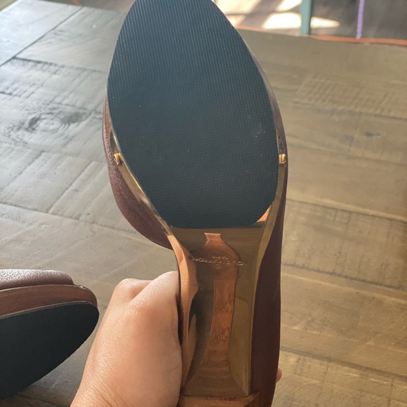 LOUIS VUTTION BROWN LEATHER HEELS - Picture 12 of 16